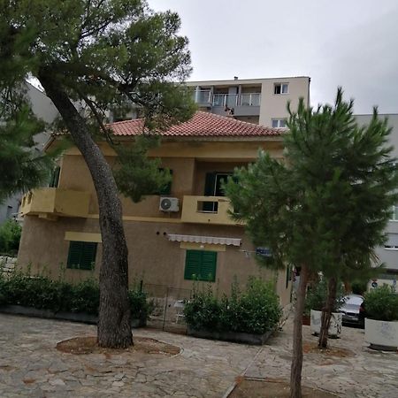 Omis Apartment On The Beach Экстерьер фото