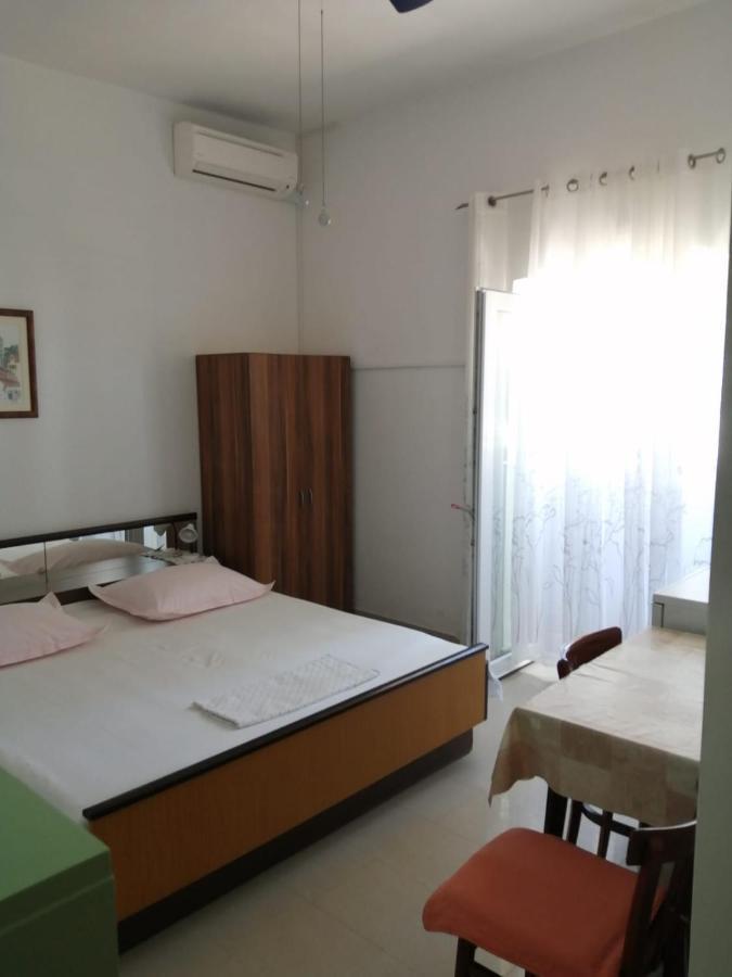 Omis Apartment On The Beach Экстерьер фото