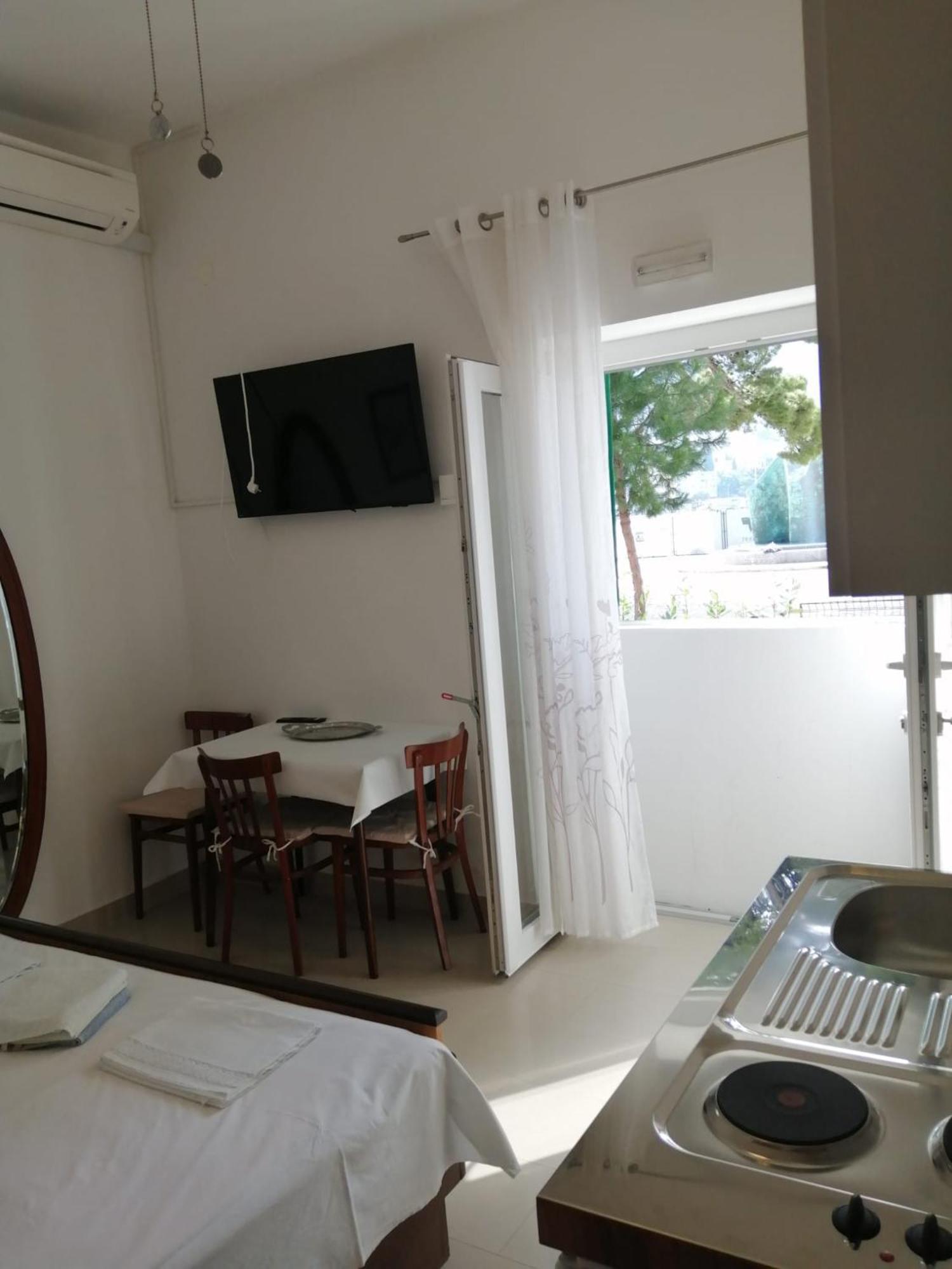 Omis Apartment On The Beach Экстерьер фото