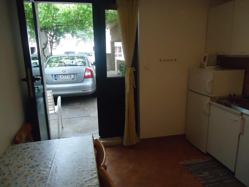 Omis Apartment On The Beach Экстерьер фото