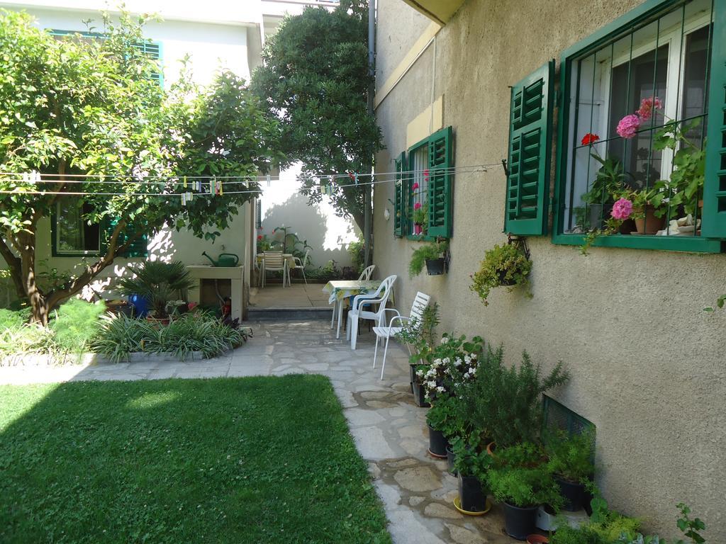 Omis Apartment On The Beach Экстерьер фото