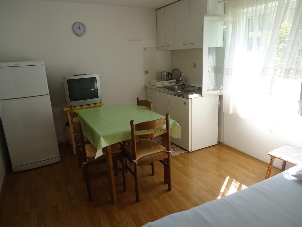 Omis Apartment On The Beach Экстерьер фото