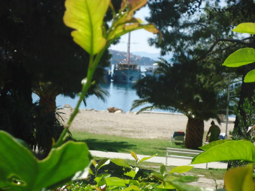 Omis Apartment On The Beach Экстерьер фото